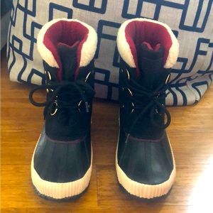 Tommy Hilfiger Black Duck Boots. Size 8.